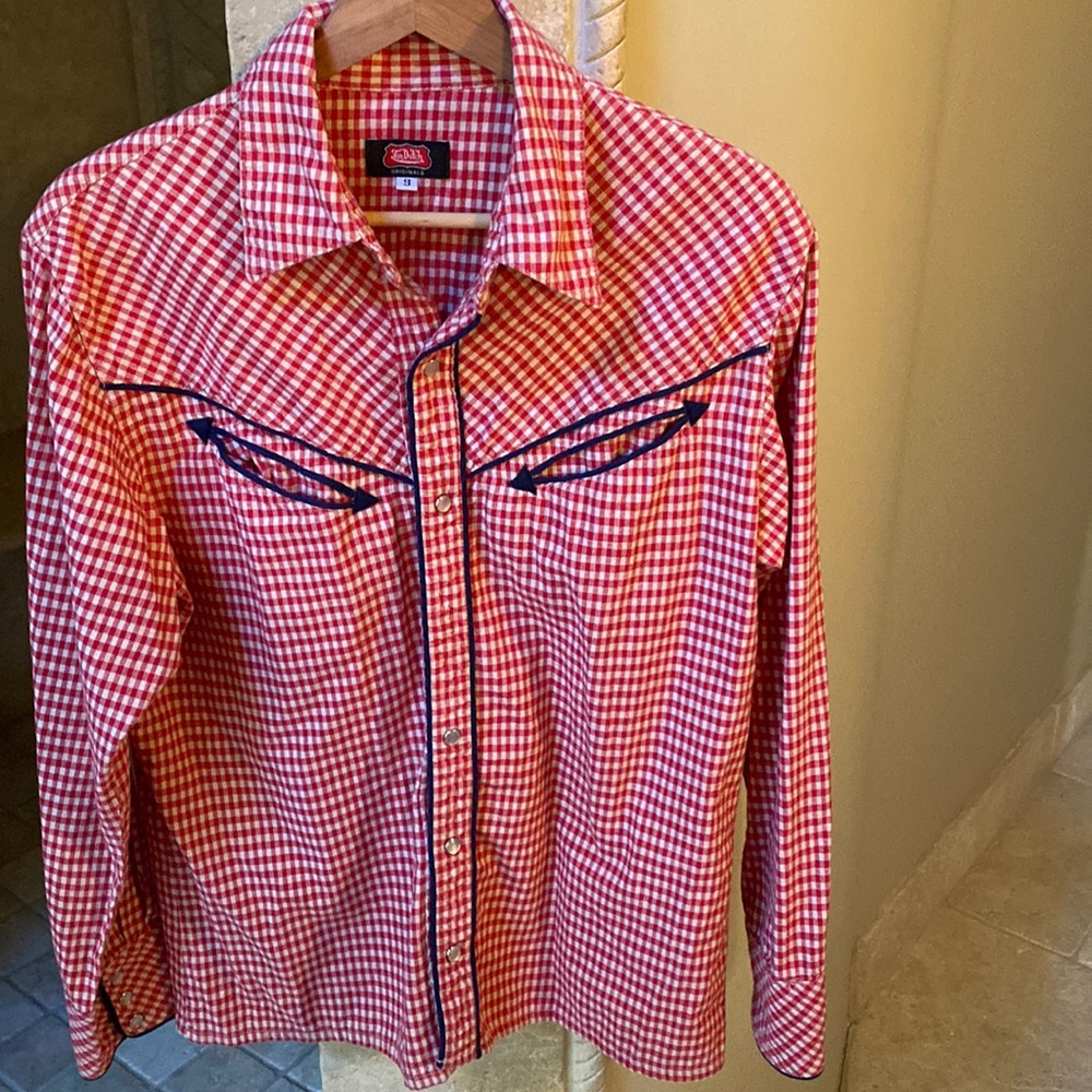 Vintage VonDutch gingham long sleeve. Size small plus free men’s size med tshirt